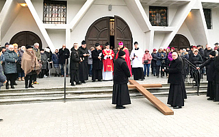 Droga krzyżowa ulicami Elbląga. „Każda stacja jest miejscem liturgicznym”